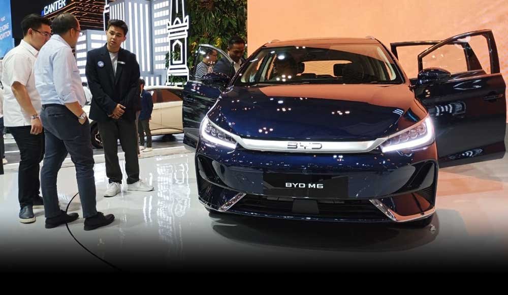 Sebelum Beli BYD M6 Hitung Biaya Jika Memilikinya