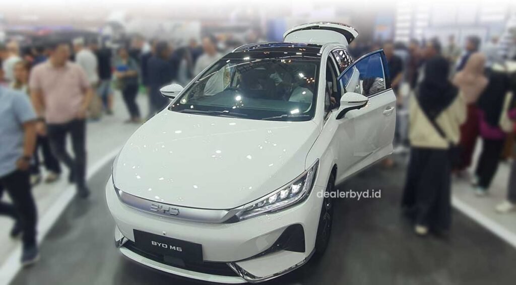 BYD M6 Masuk 10 Besar Mobil Terlaris Oktober 2024